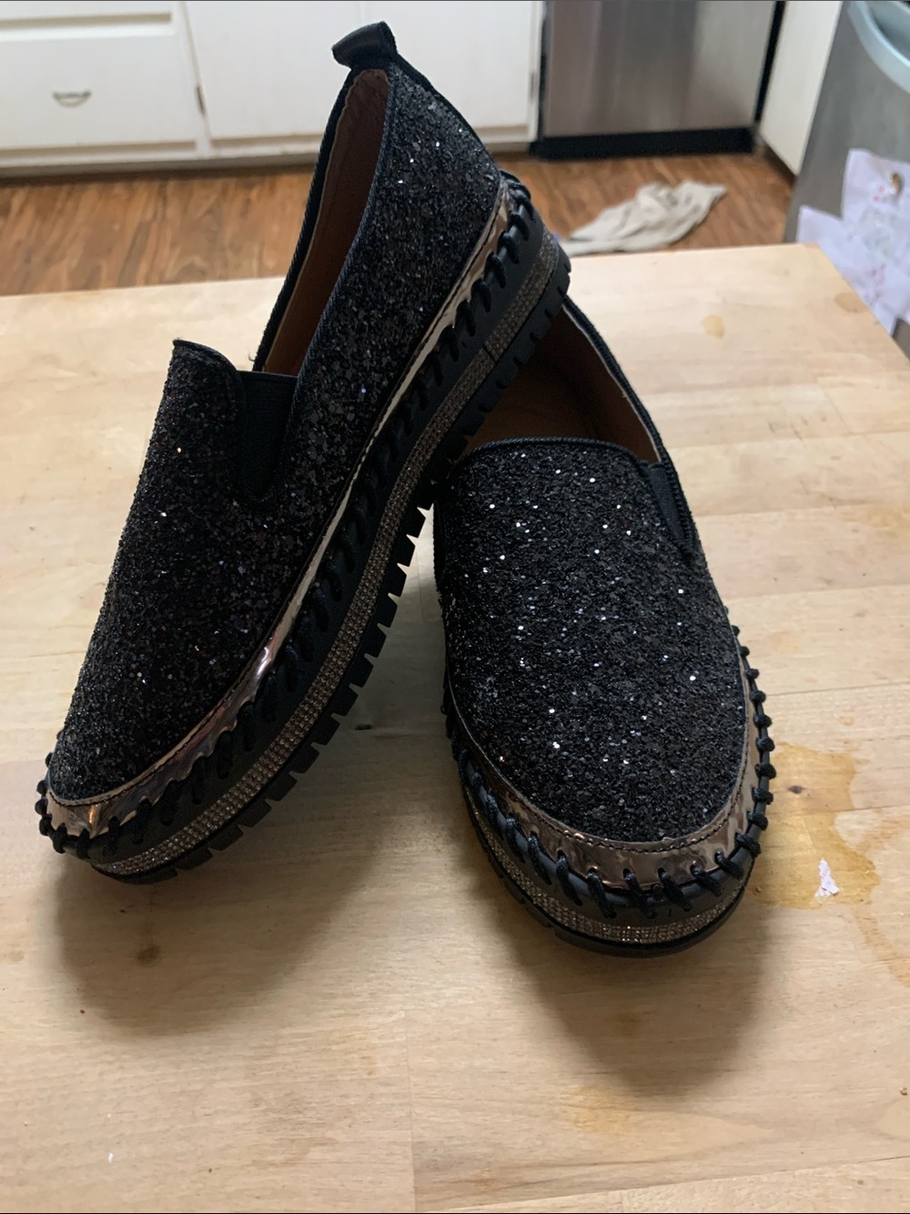 Source Unknown Black Glitter Slip-On Loafers with Metallic Trim